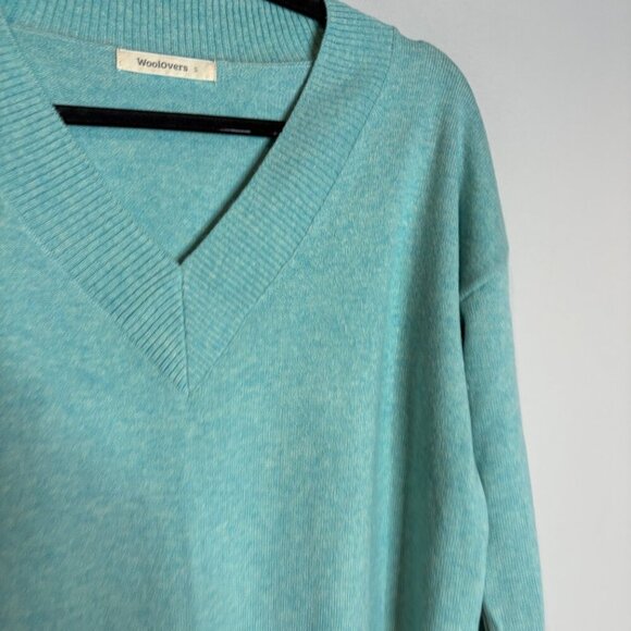 Woolovers Teal Merino and Cashmere blend V-Neck sweater - Picture 2 of 5